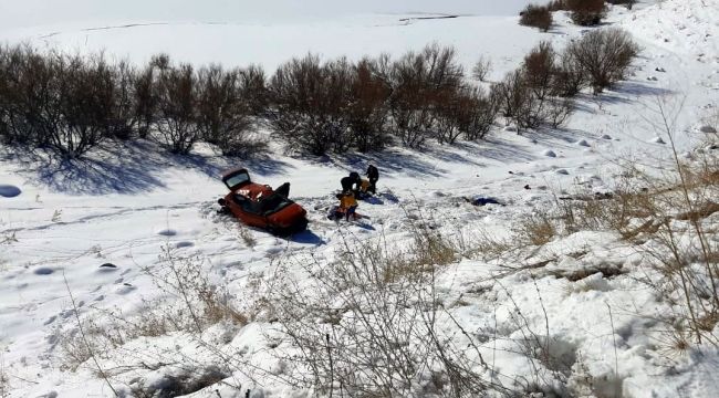 Şarampole uçan otomobildeki 3’ü ağır toplam 4 kişi yaralandı