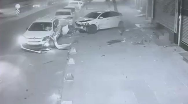 Sultangazi'de çarptığı aracı kaldırıma fırlatıp onun yerine park etti