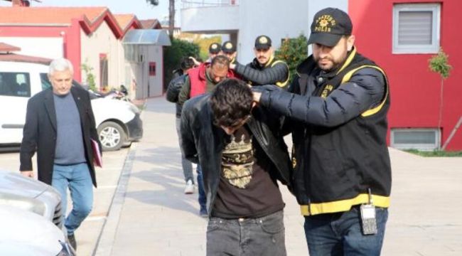 Suriyeli esnafı adliyeye yönlendirip, oğlundan para ve altınlarını alan dolandırıcılar yakalandı