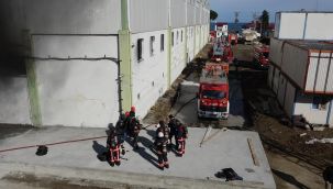 Trabzon’un Arsin ilçesinde bir depoda çıkan yangın ve yoğun duman paniğe neden oldu