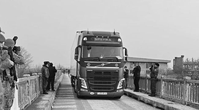 Türkiye-Ermenistan sınırı 35 yıl sonra depremzedeler için açıldı