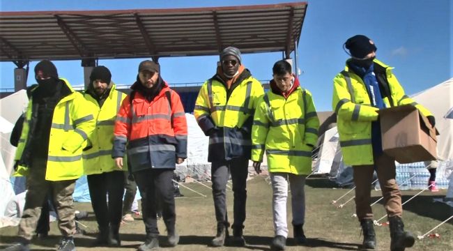 “Türkiye’ye borcumu ödemeliyim” diyen Afrikalı öğrenci soluğu deprem bölgesinde aldı