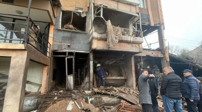 4 katlı apartmanda kalorifer kazanı patladı