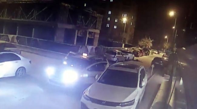 Arkadaşlarıyla tartıştı, taksiden atladı