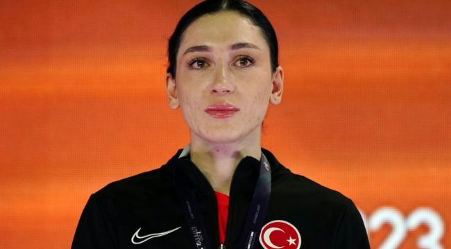 Avrupa şampiyonu milli sporcu Tuğba Danışmaz altın madalyasını aldı