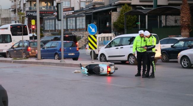 Aydınlatma direğine çarpan motosiklet sürücüsü ağır yaralandı