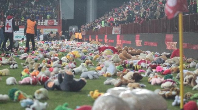 Bosna Hersek'te oynanan maçta Türkiye'deki depremzede çocuklara destek