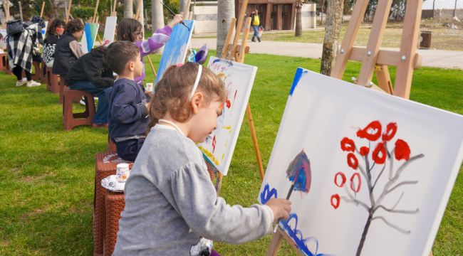 Depremi bir an olsun resimlerle unuttular