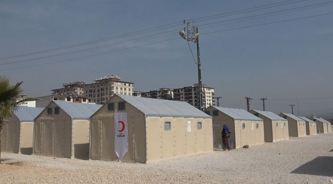 Depremzedeler için gönderilen İsveç yapımı çadırlar evleri aratmıyor