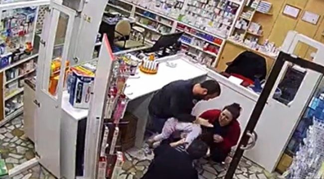 Eczacıdan hayat kurtaran Heimlick manevrası