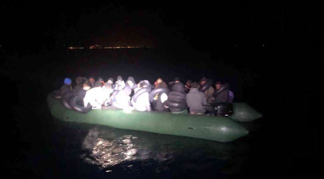 İzmir açıklarında mahsur kalan 38 düzensiz göçmen yakalandı