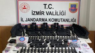 İzmir'de jandarmadan silah deposuna baskın