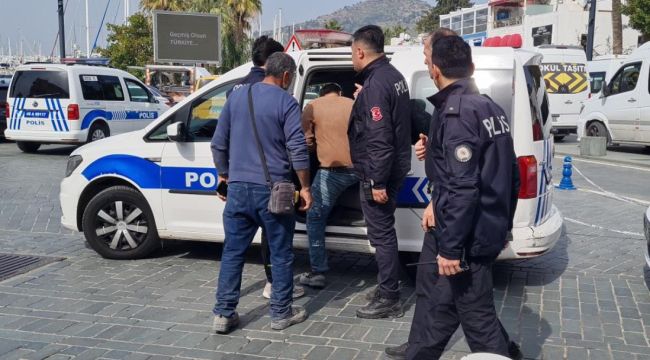 Kaçak binaları yıkılınca belediye binasına baskın yaptılar