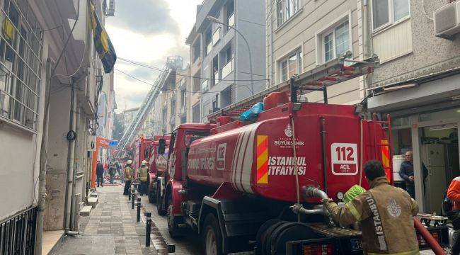 Kadıköy'de kentsel dönüşüme giren binada korkutan yangın