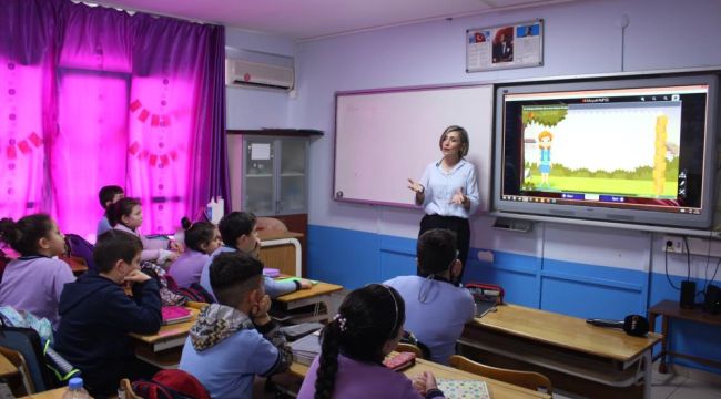 Kansere yakalanan öğretmen öğrencilerini bırakmadı