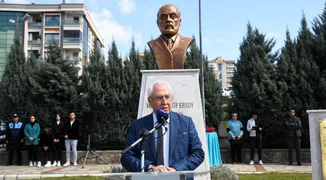 Karabağlar Belediyesi tarafından düzenlenen törende Mehmet Akif Ersoy da anıldı