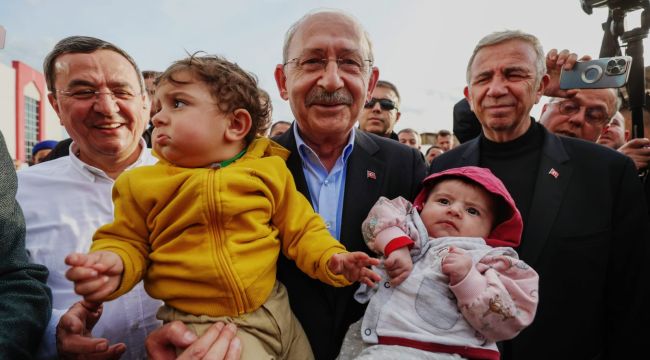 Kılıçdaroğlu Konak Belediyesi’nin çadır kentini ziyaret etti