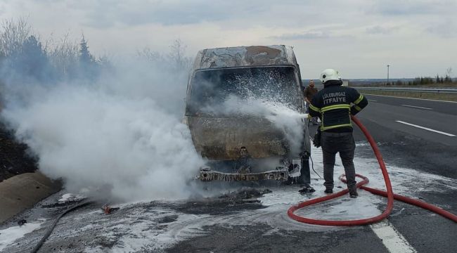 Kırklareli'de züccaciye malzemeleri yüklü araç alev aldı