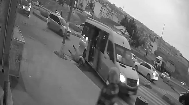 Kucağında çocukla yola düştü