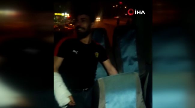 Minibüste yolculuk yaparken elini koltuğun arasına sıkıştırdı