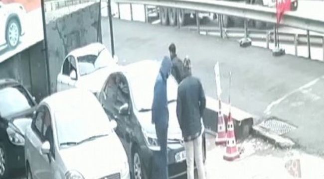 Pendik'te alıcı ile satıcının ekspertiz kavgası: Otomobilin lastiklerini kesti