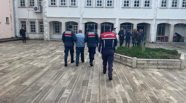 Sahte kimlikle gezen firari, jandarma ekiplerinin dikkatinden kaçmadı