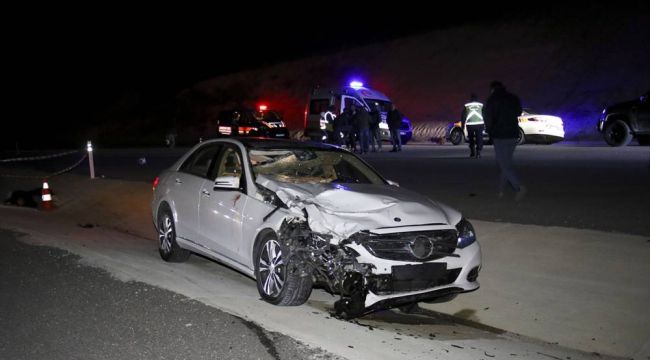 Uşak'ta otomobil motosikletle çarpıştı