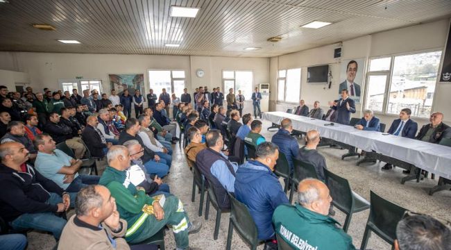 Başkan Batur şantiyelerde işçiyle bayramlaştı: 14 Mayıs’ta bayram var