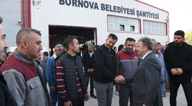 Başkan Mustafa İduğ mesaiye işçilerle başladı