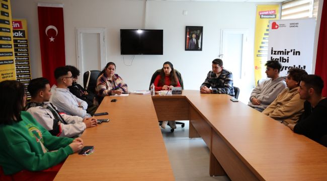 Bayraklı’da gençlik meclisi toplandı: Seçim güvenliği için sahada çalışacaklar
