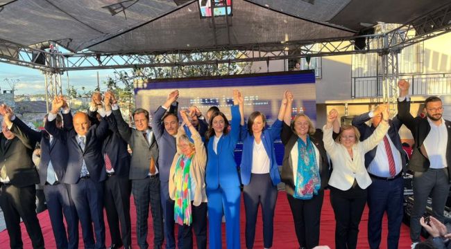 CHP, İzmir'de milletvekili adaylarını tanıttı