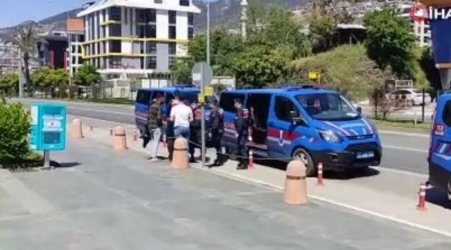 Göçmen kaçakçılardan gazetecilere, "Terörist mi çekiyorsunuz" tepkisi