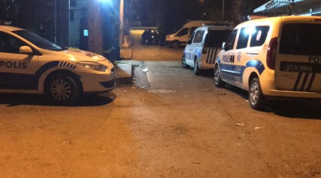 Kalabalık iki grup arasında kavga