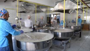 Menemen Belediyesi Aşevi'nden Her Gün 10 Bin Sıcak Yemek