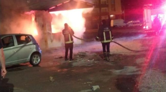 Otopark kulübesi alev alev yandı