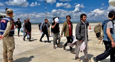 227 Afgan göçmen sınır dışı edildi