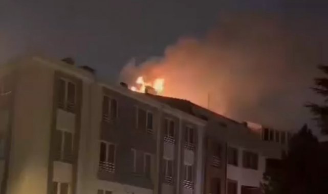 Apartmanın çatı katında korkutan yangın