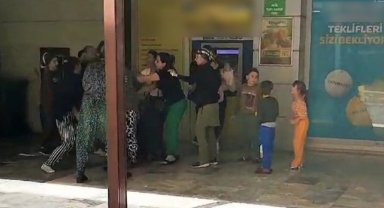 ATM'de sıra kavgası: Birbirlerine girdiler