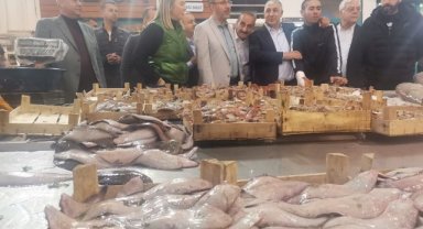 Bakan Kasapoğlu balıkçı esnafıyla bir araya geldi