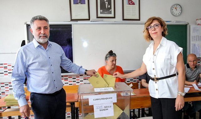 Başkan Sandal oyunu kullandı: “Vatanını seven sandığa gelsin”
