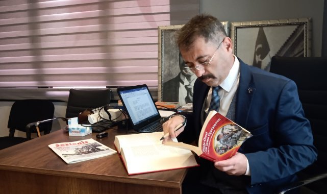 Bay Cemil Tugay MHP’yi Eleştiremez: Önce Maaşları Ödemeli