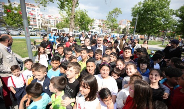 Bayraklı'da 19 Mayıs şenliklerine davet: Sandal, "7'den 70'e herkesi bekliyoruz"