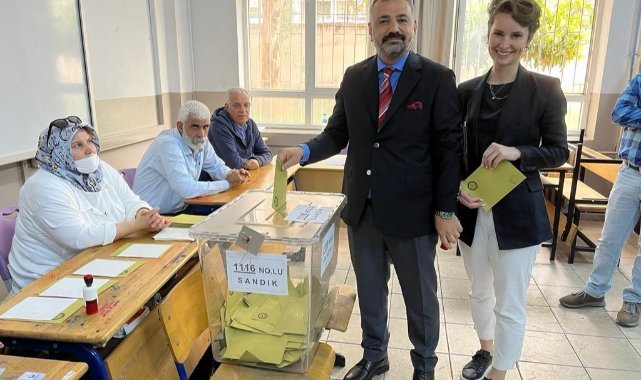 CHP İzmir İl Başkanı Aslanoğlu oyunu kullandı
