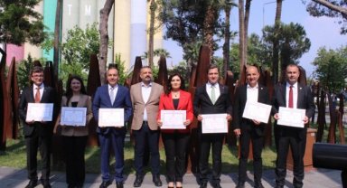 CHP İzmir vekilleri mazbatalarını aldı