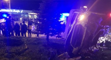 Cip ile kamyonet çarpıştı: 25 hayvan telef oldu