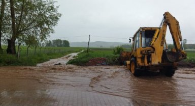 Çorum'da kuvvetli sağanak hayatı felç etti