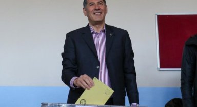 Cumhurbaşkanı adayı Sinan Oğan Ankara'da oyunu kullandı