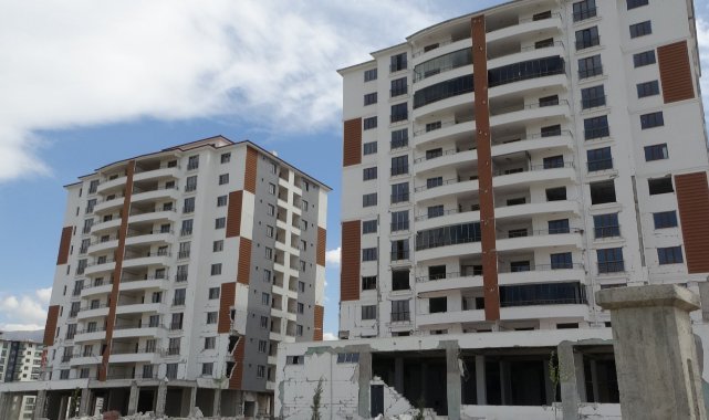 Depremin vurduğu milyonluk dairelerde yıkım için gün sayılıyor