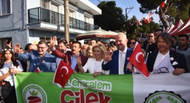 Emiralem Çilek Festival'inde ünlü akını: Sanatçılardan Pehlivan'a teşekkür