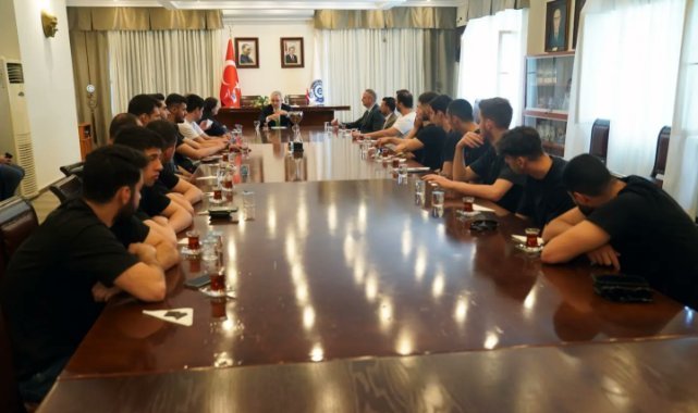 EÜ Erkek Voleybol Takımı Türkiye şampiyonu